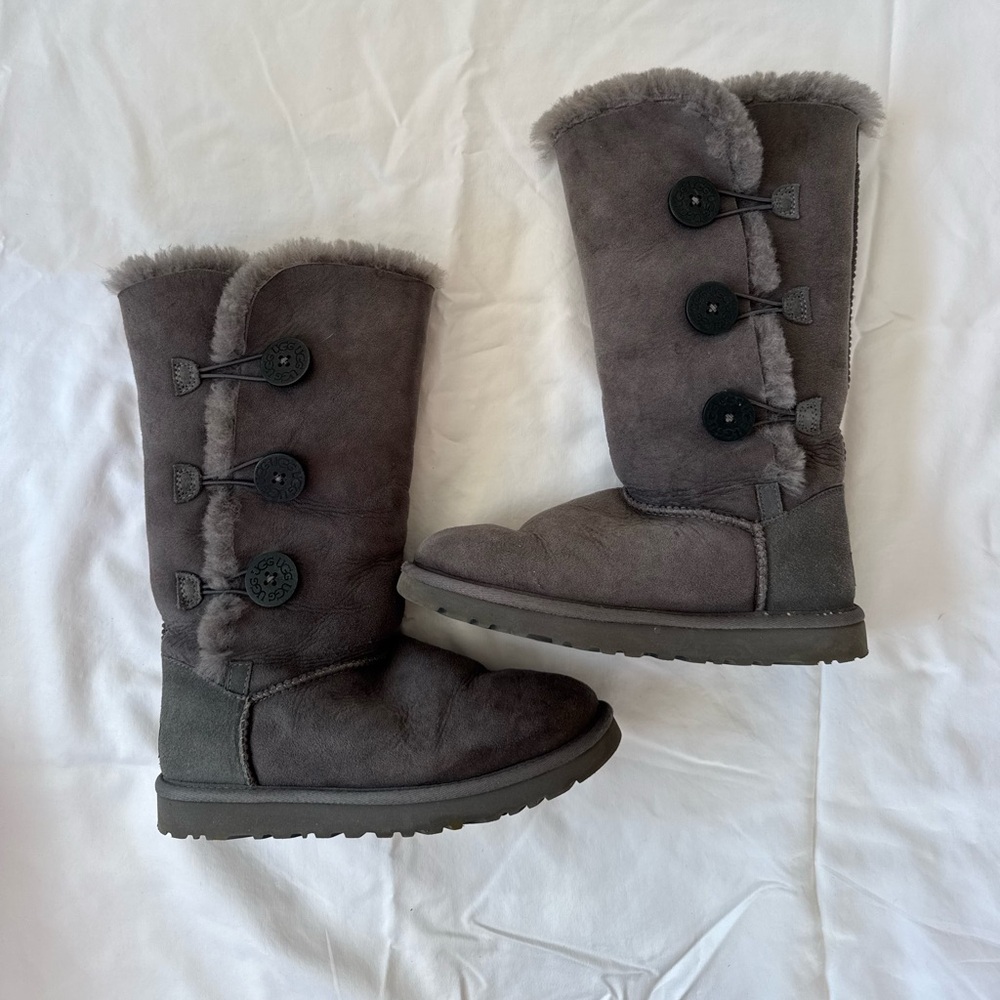 UGG Bailey Button Triplet WOMEN Boots size 7